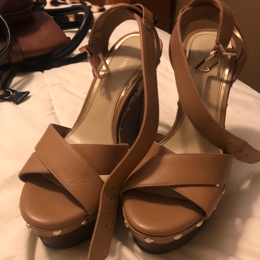 Heels - Picture 4 of 4